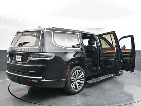 Used 2022 Jeep Grand Wagoneer Series III image 60