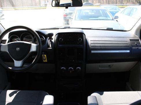 Used 2009 Dodge Grand Caravan SE image 27