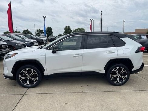 Used 2024 Toyota RAV4 XSE AWD/4WD image 9