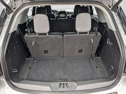 Used 2023 Ford Explorer XLT w/ Equipment Group 202A image 6