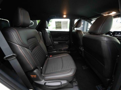 Used 2024 Nissan Pathfinder Rock Creek AWD/4WD image 25