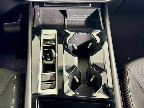 Used 2024 Volkswagen Atlas Cross Sport SE image 24