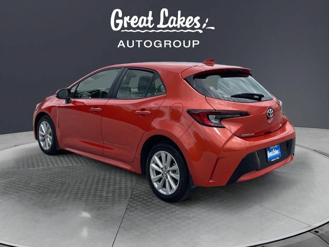 Used 2025 Toyota Corolla SE FWD image 3