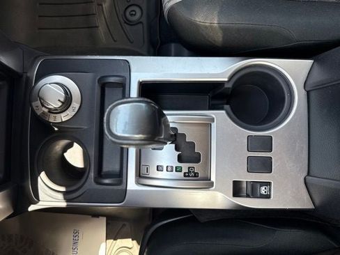 Used 2018 Toyota 4Runner SR5 AWD/4WD image 32