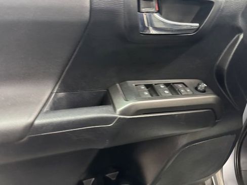 Used 2020 Toyota Tacoma TRD Sport w/ Technology Package image 25