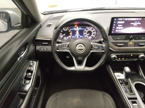 Used 2023 Nissan Altima 2.5 SV w/ SV Premium Package FWD image 22