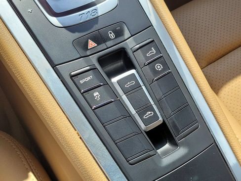 Certified 2017 Porsche 718 Boxster RWD image 30