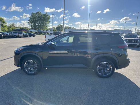 Used 2024 Nissan Rogue SV FWD image 2