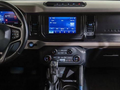 Used 2023 Ford Bronco Wildtrak image 14