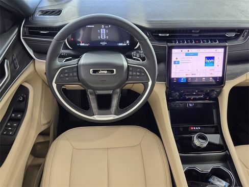 New 2025 Jeep Grand Cherokee Limited image 11