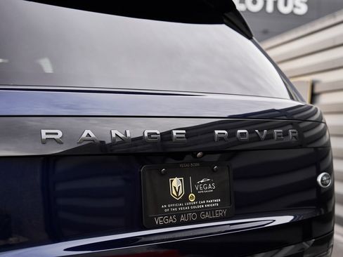 Used 2023 Land Rover Range Rover Long Wheelbase SE image 9