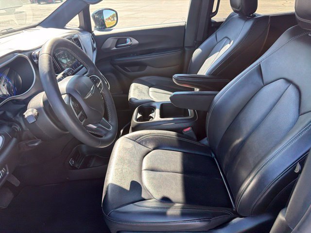 Used 2025 Chrysler Pacifica Select FWD image 20