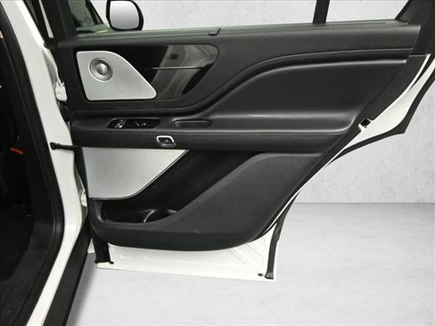 Used 2022 Lincoln Aviator Reserve w/ Equipment Group 201A image 30