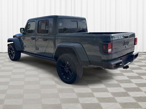 Used 2025 Jeep Gladiator Sport image 5