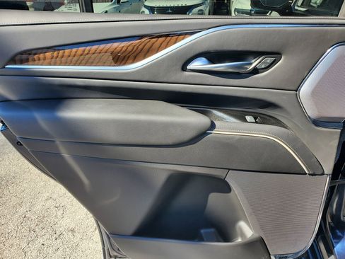 Used 2024 Cadillac Escalade Premium Luxury Platinum image 9