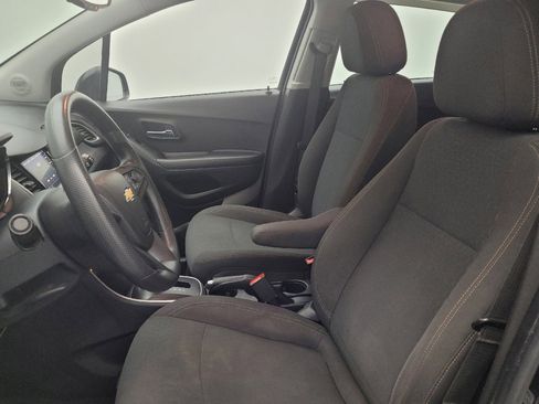 Used 2021 Chevrolet Trax LS image 17