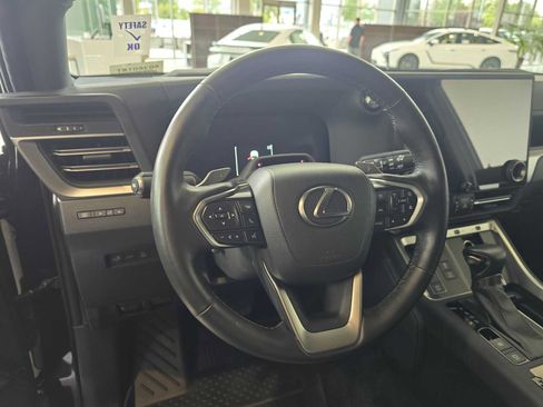 Used 2024 Lexus GX 550 w/ Cold Area Package AWD/4WD image 27