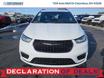 New 2026 Chrysler Pacifica Select