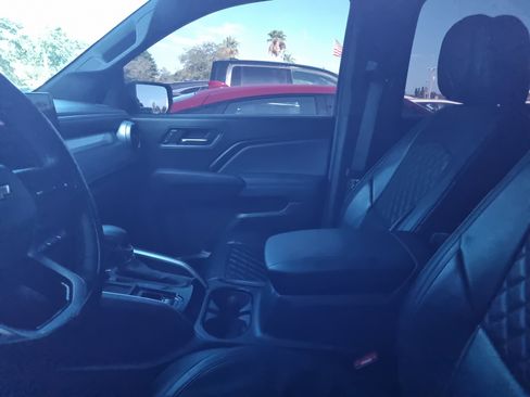 Used 2024 Chevrolet Colorado LT w/ LT Convenience Package RWD image 7