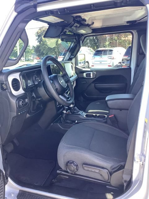 Certified 2024 Jeep Wrangler Unlimited w/ Convenience Group AWD/4WD image 21