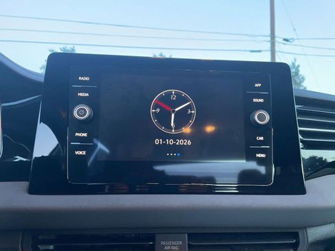 Used 2025 Volkswagen Jetta SE image 21