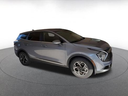 Used 2025 Kia Sportage LX image 2