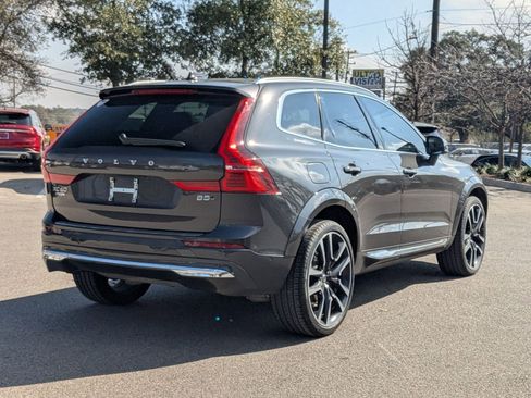 Used 2023 Volvo XC60 B5 Ultimate w/ Climate Package image 3