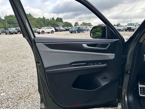 Used 2025 Volkswagen Atlas Peak Edition SE AWD/4WD image 25