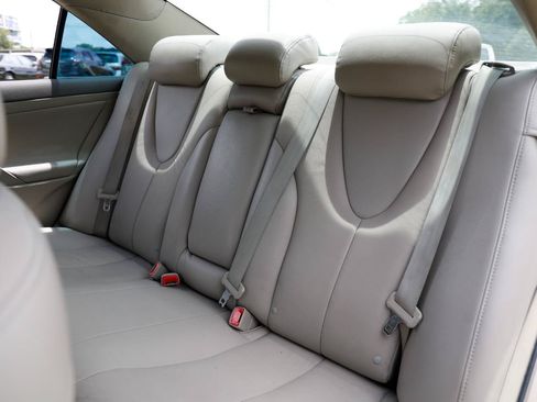 Used 2010 Toyota Camry LE FWD image 8