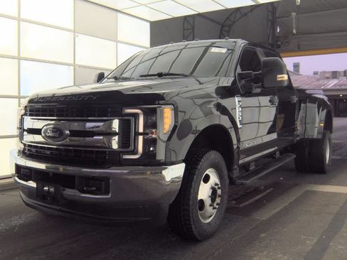 Used 2019 Ford F350 XL w/ STX Appearance Package AWD/4WD image 2