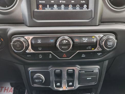 Used 2023 Jeep Wrangler Sport S image 19