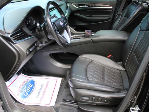 Used 2022 Buick Enclave Avenir w/ Avenir Technology Package image 12