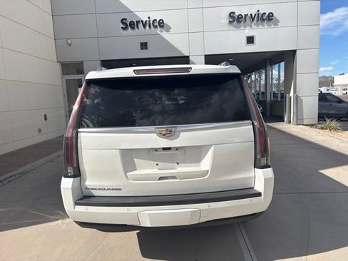 Used 2019 Cadillac Escalade Luxury AWD/4WD image 9
