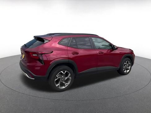 Used 2025 Chevrolet Trax LT w/ LT Convenience Package FWD image 14