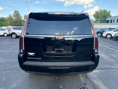 Used 2019 Cadillac Escalade Luxury AWD/4WD image 4