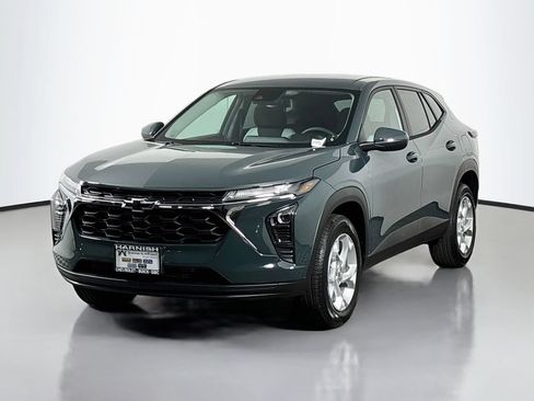 New 2026 Chevrolet Trax LS w/ LS Convenience Package FWD image 3