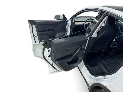 Certified 2022 Tesla Model Y Performance AWD/4WD image 10