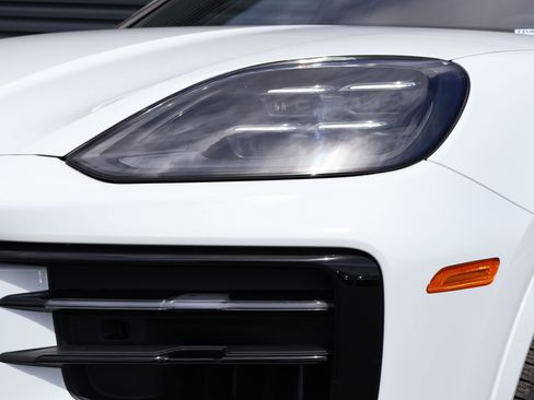 New 2026 Porsche Cayenne image 12