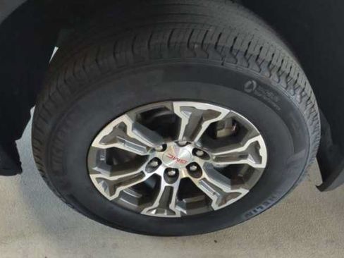 Used 2025 GMC Sierra 1500 SLT AWD/4WD image 4