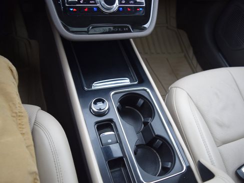 Used 2021 Lincoln Corsair AWD w/ Premium Package image 16