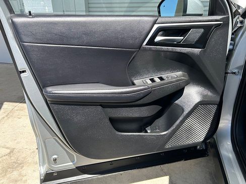 Used 2024 Mitsubishi Outlander AWD image 17