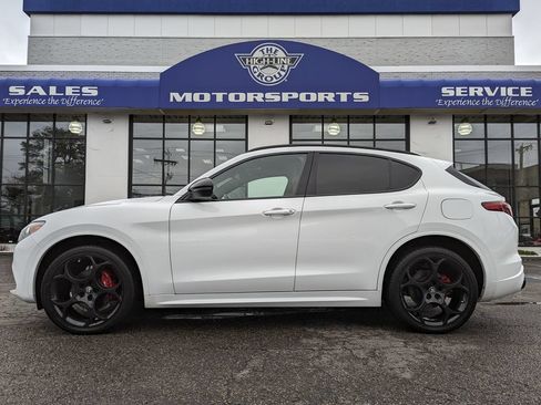 Used 2022 Alfa Romeo Stelvio Veloce AWD/4WD image 1