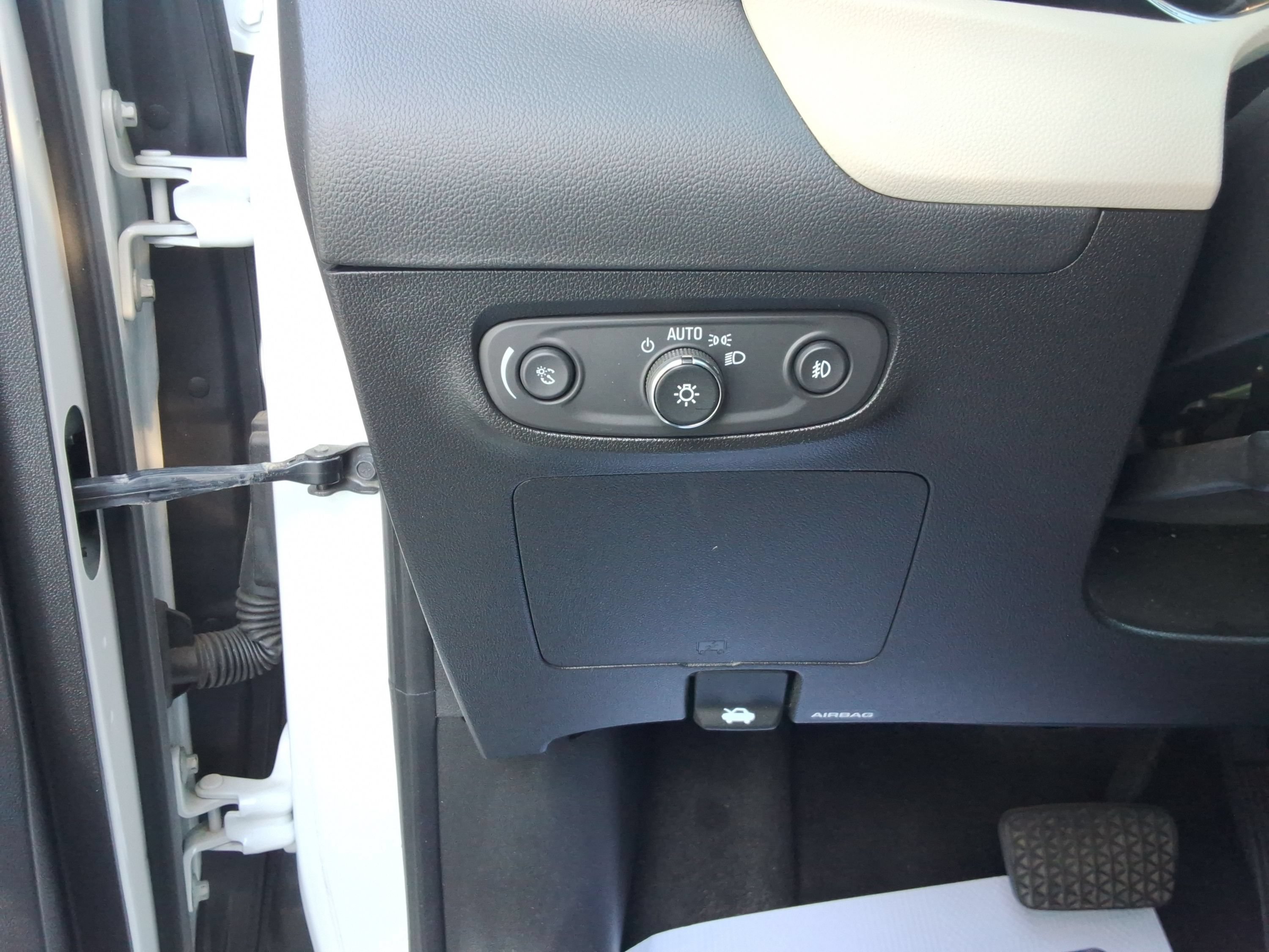 Used 2021 Buick Encore GX Essence AWD/4WD image 39