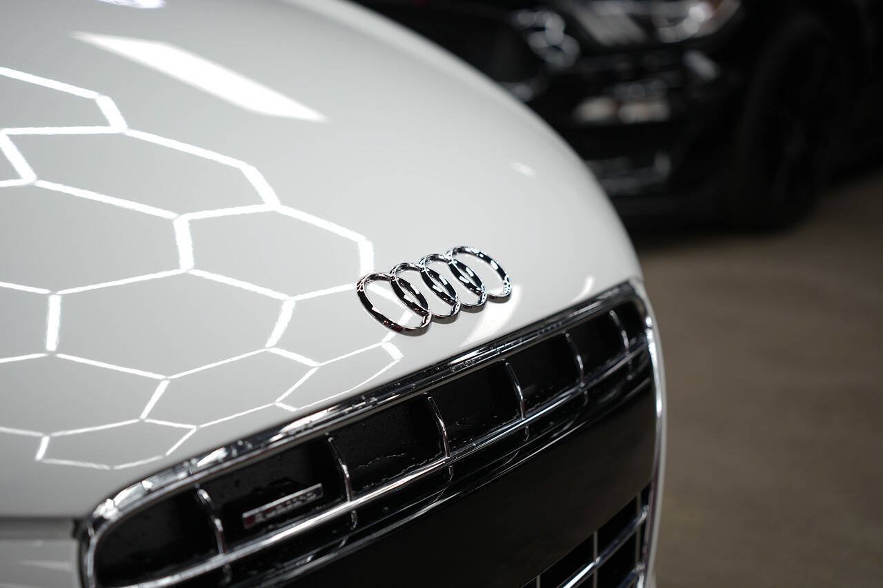 Used 2011 Audi R8 V10 AWD/4WD image 14