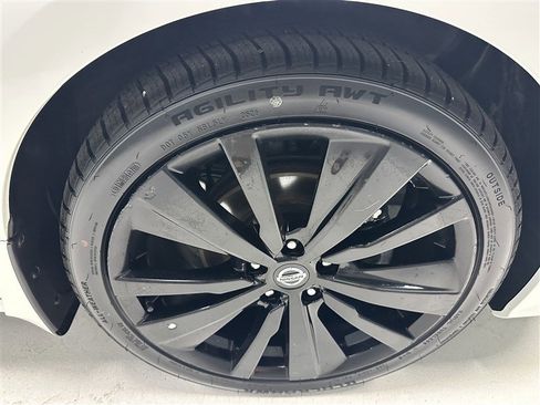 Used 2022 Nissan Altima 2.5 SR w/ Midnight Edition Package FWD image 14