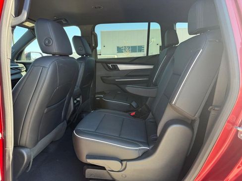 Used 2025 Buick Enclave Preferred image 11