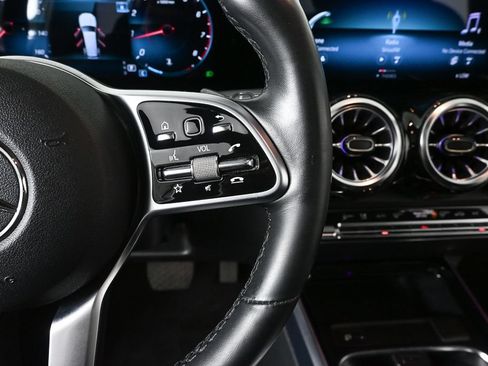 Used 2022 Mercedes-Benz GLB 250 4MATIC image 11