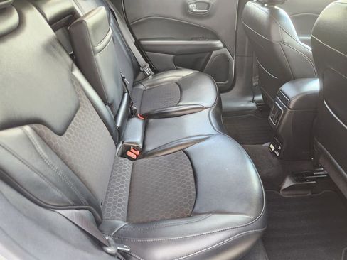 Used 2019 Jeep Compass Altitude image 32