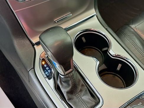 Used 2018 Jeep Grand Cherokee Limited image 17