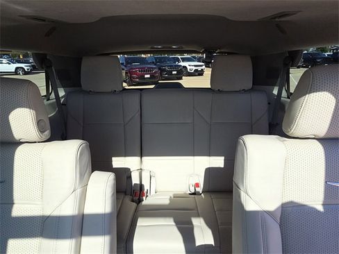 Used 2023 Cadillac Escalade Premium Luxury Platinum image 19